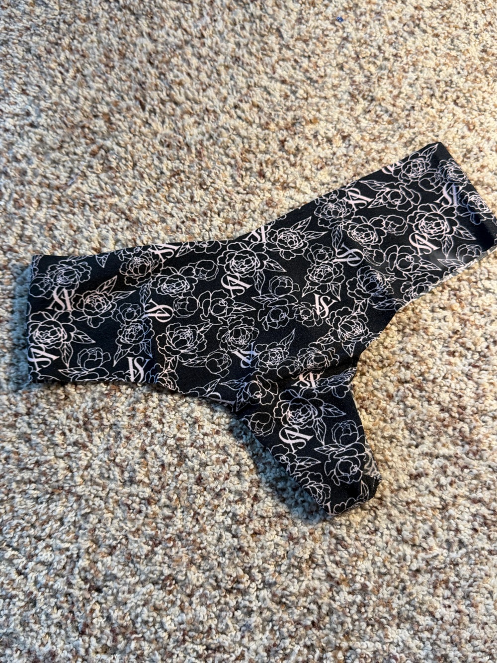 Victorias Secret Seamless Thong size S- NWT